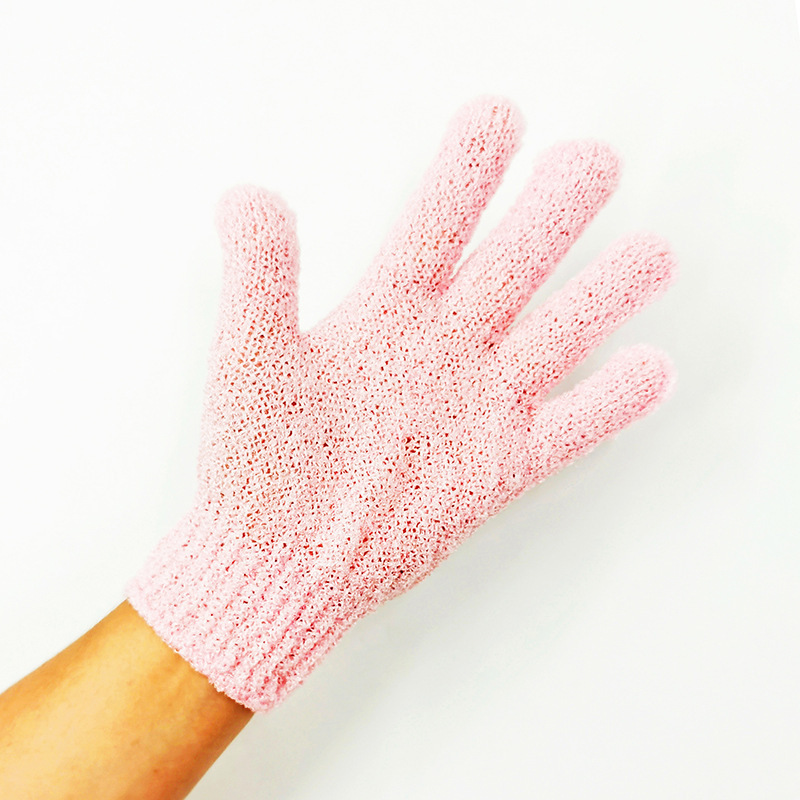 お風呂の手袋の5本の指でお風呂のタオルをこすります。|undefined