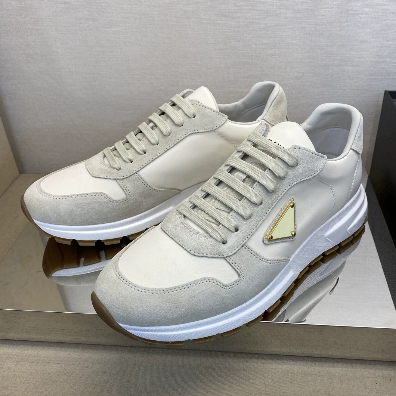 Дышащая повседневная спортивная обувь из воловьей кожи для мужчин, мужские перфорированные кроссовки из натуральной кожи, новые мужские туфли для вождения на шнуровке