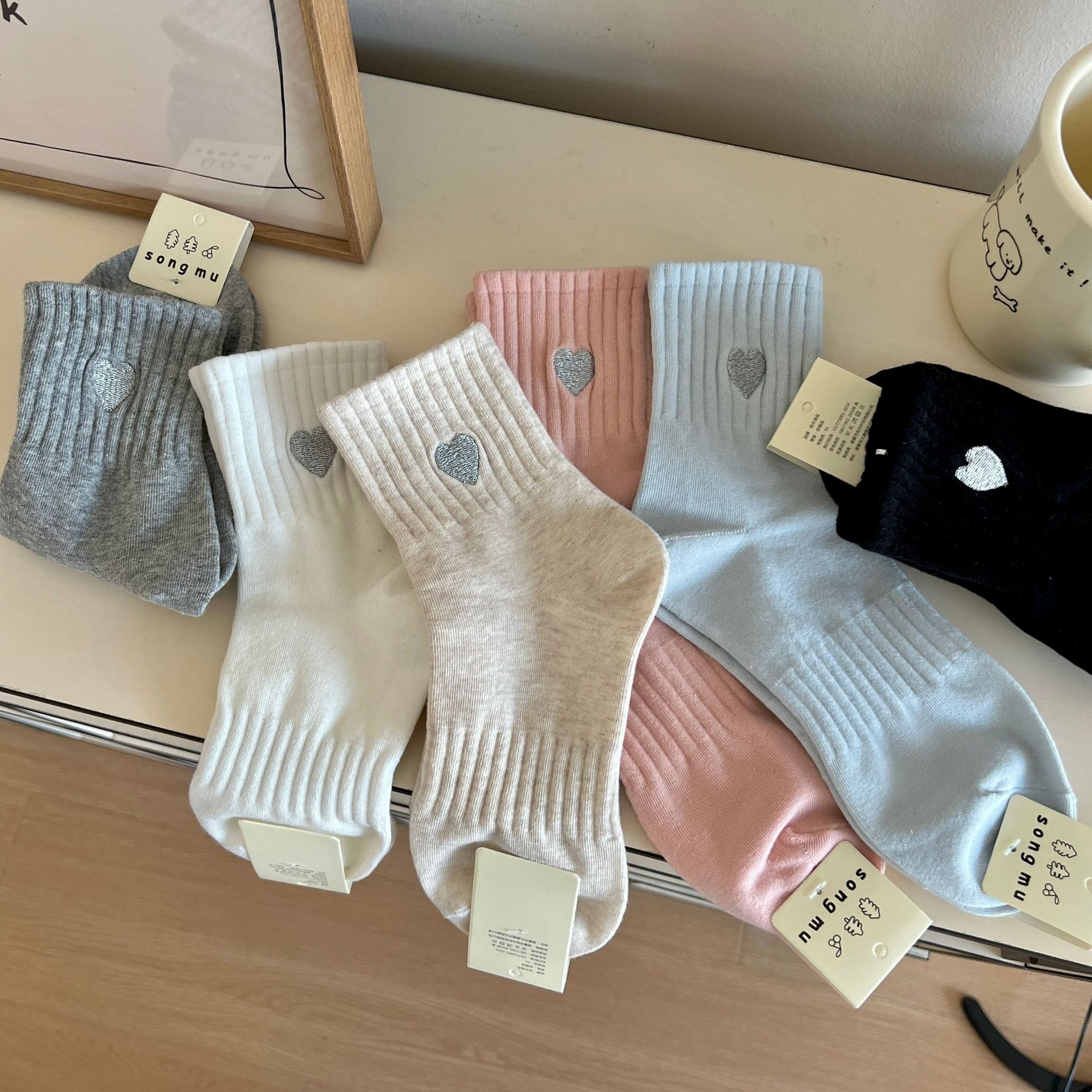 春秋襪子女愛心刺繡中筒襪休閒襪純色學生襪百搭款甜美學院風襪子