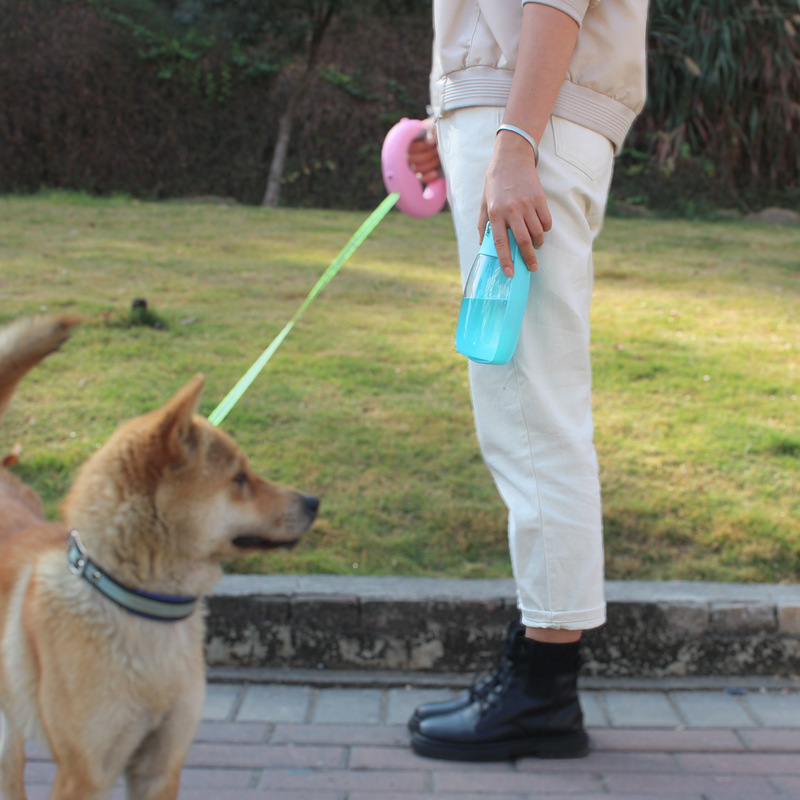 宠物随行杯 狗狗外出大容量水杯 户外便携式旅行水壶猫咪折叠水瓶