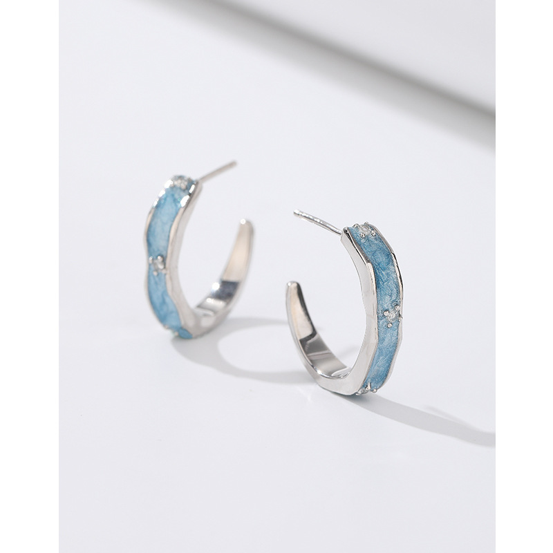 Océano azul pendientes de las mujeres de plata esterlina 925 Luz de lujo nicho diseño pendientes en forma de C elegante diamante incrustado pendientes de alto grado