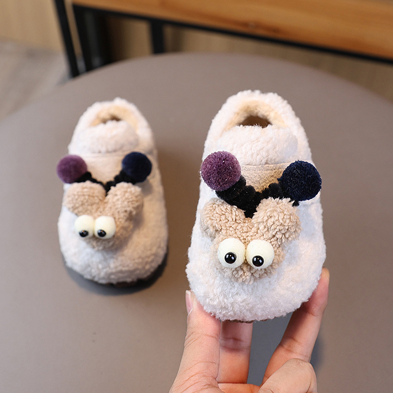 Zapatos de algodón cálido de invierno para niños lindos zapatos de peluche de dibujos animados con suela suave para niños zapatos de beans 2025 nuevos zapatos de algodón