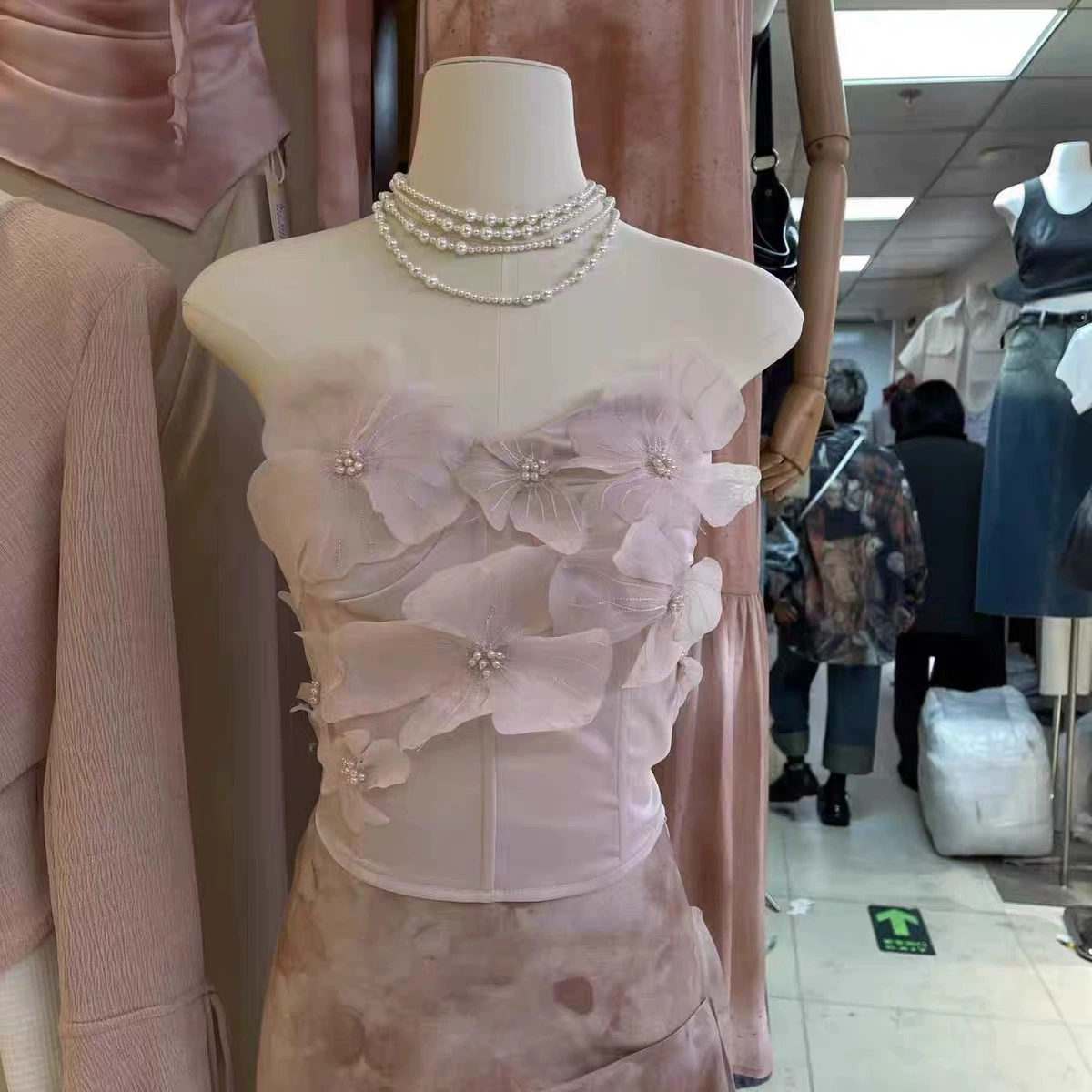 Большая тройка летняя одежда маленькая трехмерная цветочная обернутая грудь без рукавов