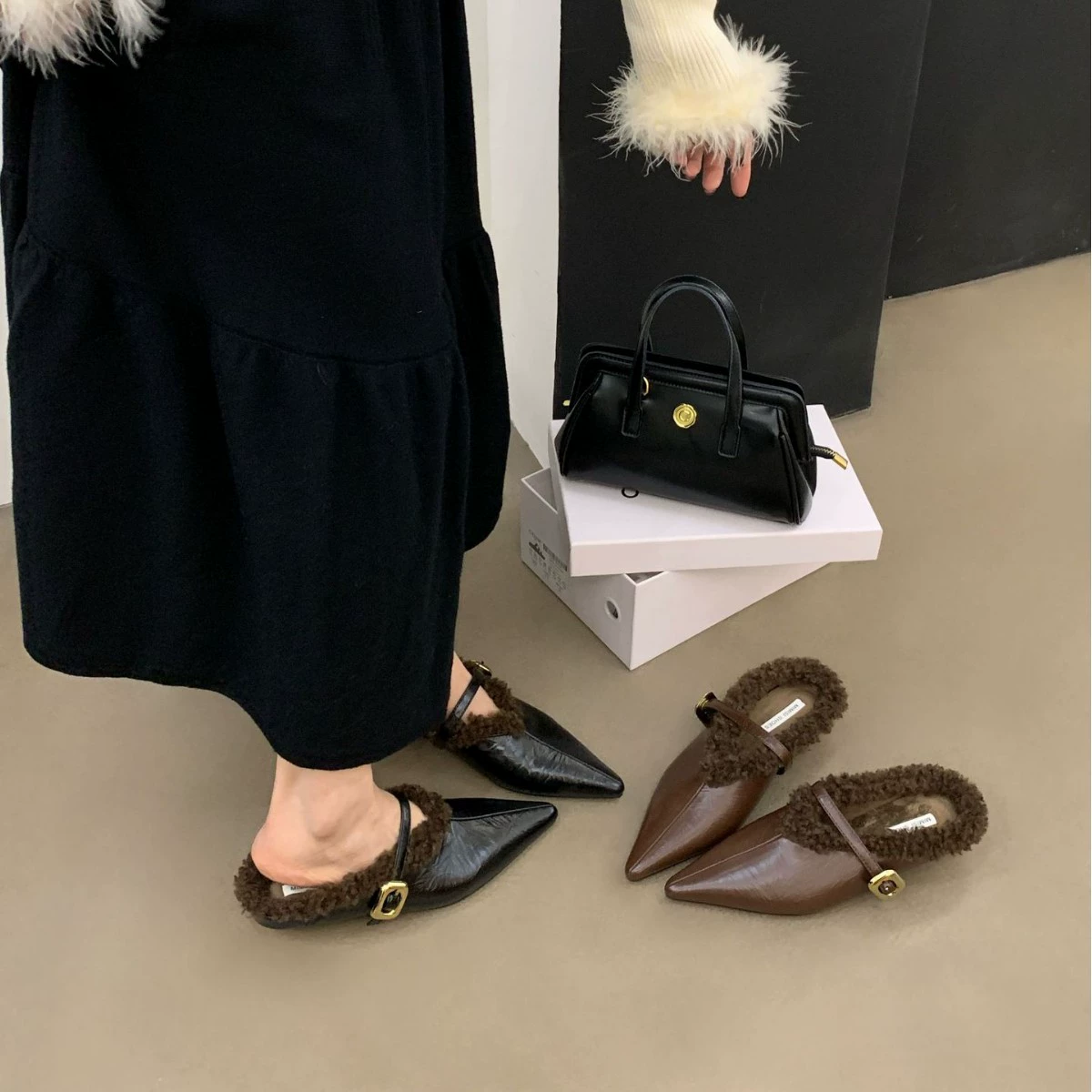 2024 Осень и зима новый стиль с заостренным толстым каблуком и каблуком наполовину тапки на низком каблуке плюс плюшевые теплые меховые туфли