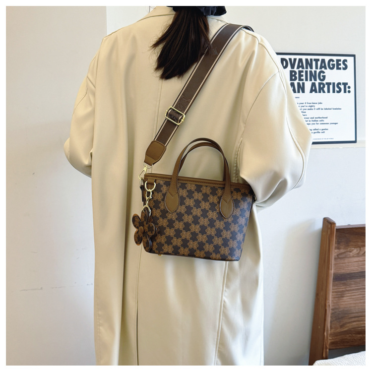 2025 New Women's Basket With Wide Strap, Popular Printed Fashion Large Capacity Shoulder Crossbody Bag_voghion.com