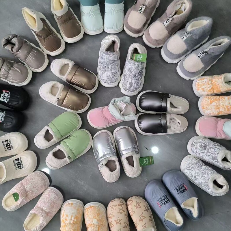 2024 Autumn and Winter Thickened Snow Boots Outer Wear Slippers Non-slip Waterproof Stall Tailstock Men's and Women's Shoes Broken Size Shoes