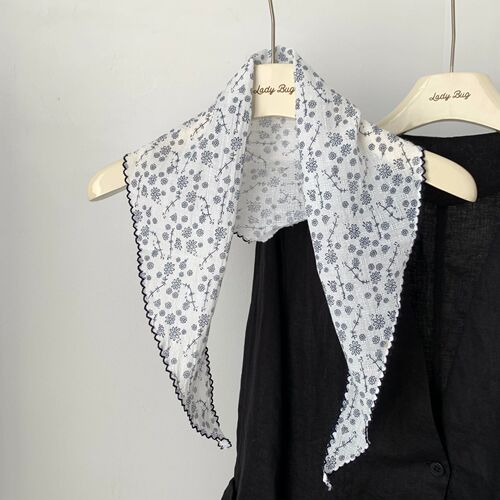 New Retro Cotton Lace Triangle Scarf for Women, Spring and Summer Versatile Thin Neck Scarf with Elegant Small Collar Silk Scarf
