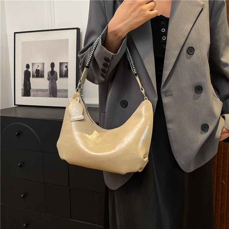 Minimally designed niche women's 2024 new winter underarm casual fashion commuting shoulder bag_voghion.com