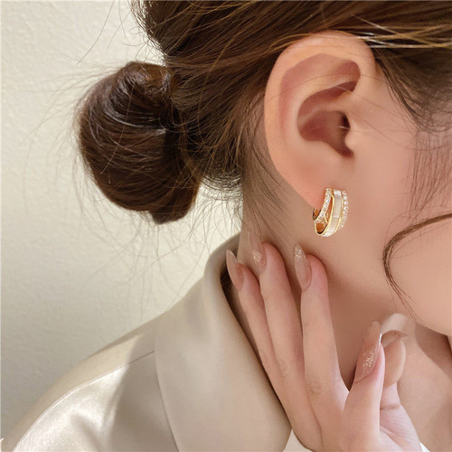 Micropaved zircon, shell zircon, three vertical strips of sparkling diamond earrings, natural mother-of-pearl earrings, S925 silver needle, light and luxurious style