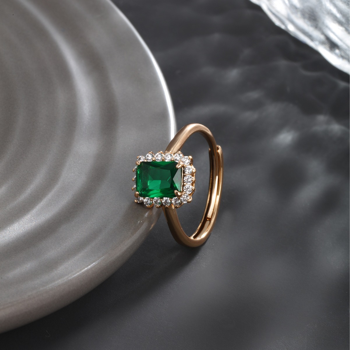 Xuping imitación de la serie Cuadrado temperamento elegante retro anillo femenino de alto nivel nicho ligero lujo anillo de apertura