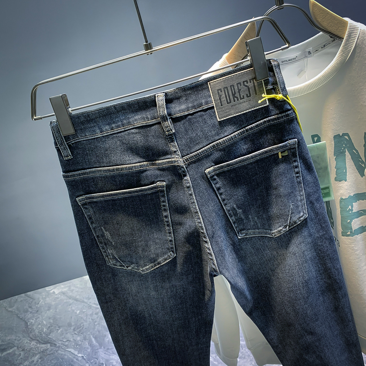 Jeans élastiques de marque de mode européenne pour les nouveaux styles de printemps et d'automne, pantalons polyvalents slim fit haut de gamme pour hommes_voghion.com