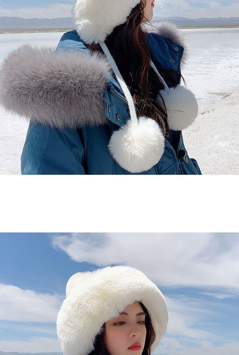 Neue weiße Schneekaninchenfell-Grasmütze für Damen, modisch und hochwertig, mit Plüschballmütze, Garn, koreanischem Gehörschutz, warmer Strickmütze_voghion.com