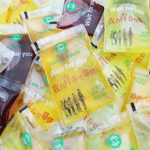 Nostalgic Fruit-Flavored Drink for the Post-8090 Generation, Retro Ice Bag Beverage from the School Canteen, Soda Cold Drink Ice Bag