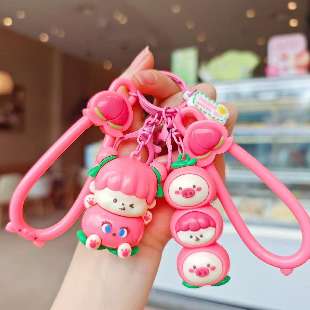 Llavero de melocotón lindo original Peach Yunlian muñeca de dibujos animados colgante pequeño llavero de coche mochila colgante de bolsa