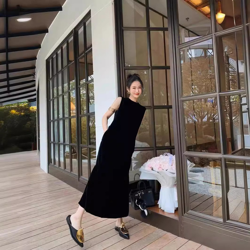 Real Velvet Scandinavian Niche Spring and Autum New Women's Elegant Velvet Blended Pleated Sleeveless Dress for Women