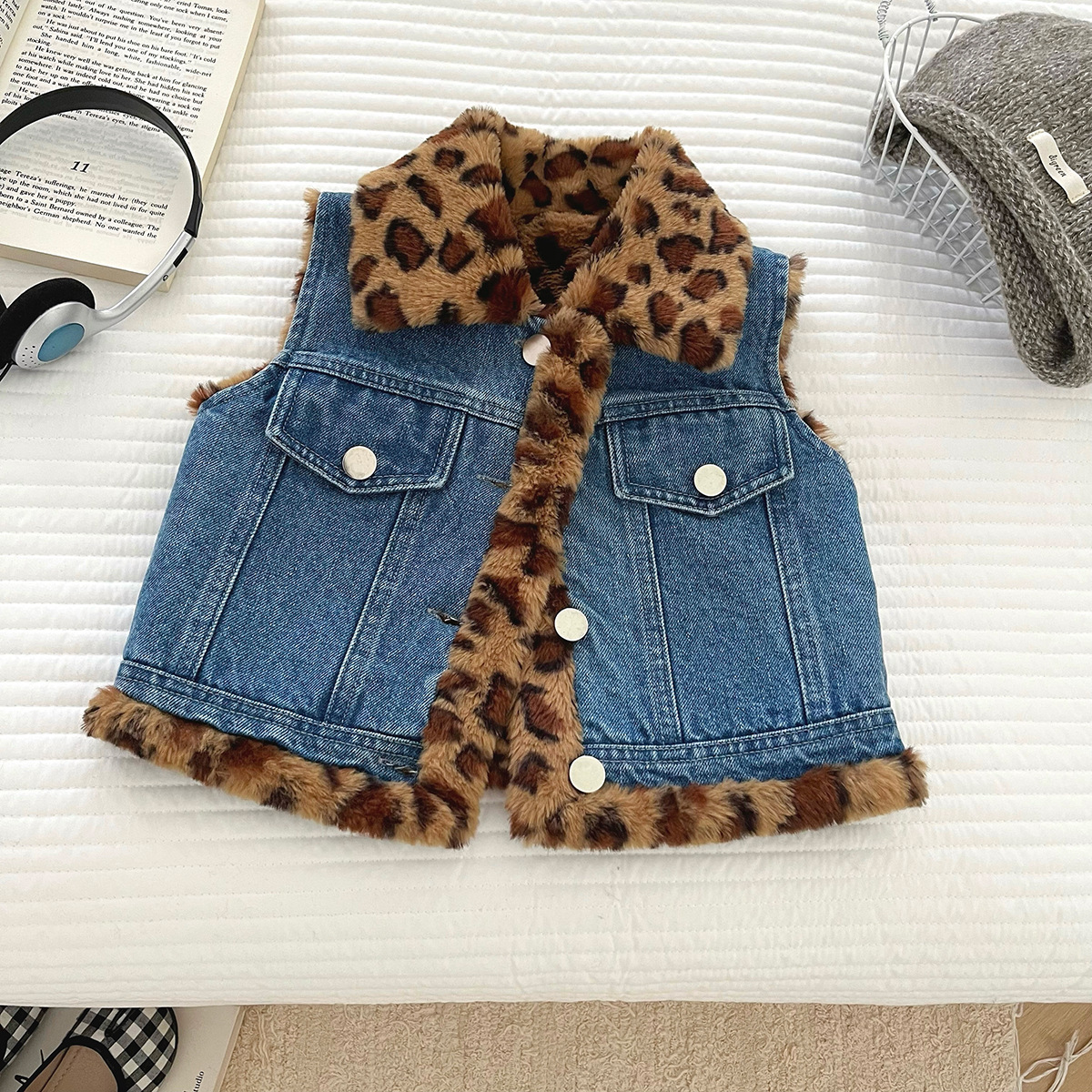 Girls' Denim Jacket 2026 New Stylish Children's Autumn and Winter Fleece-Lined Thickened Leopard Print Denim Vest Jacket