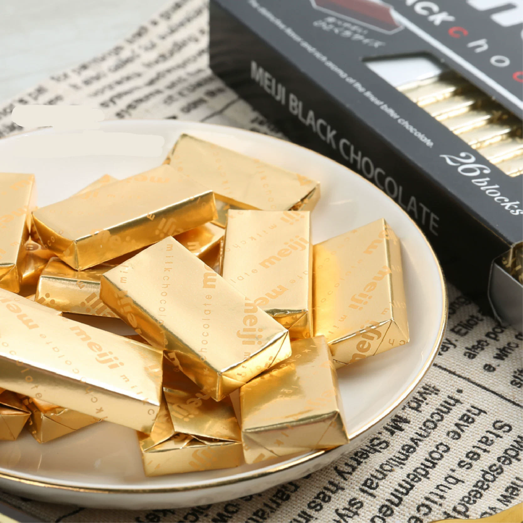 Шоколадные конфеты (Meiji) 120 г — матча, клубника, молоко, тёмный шоколад