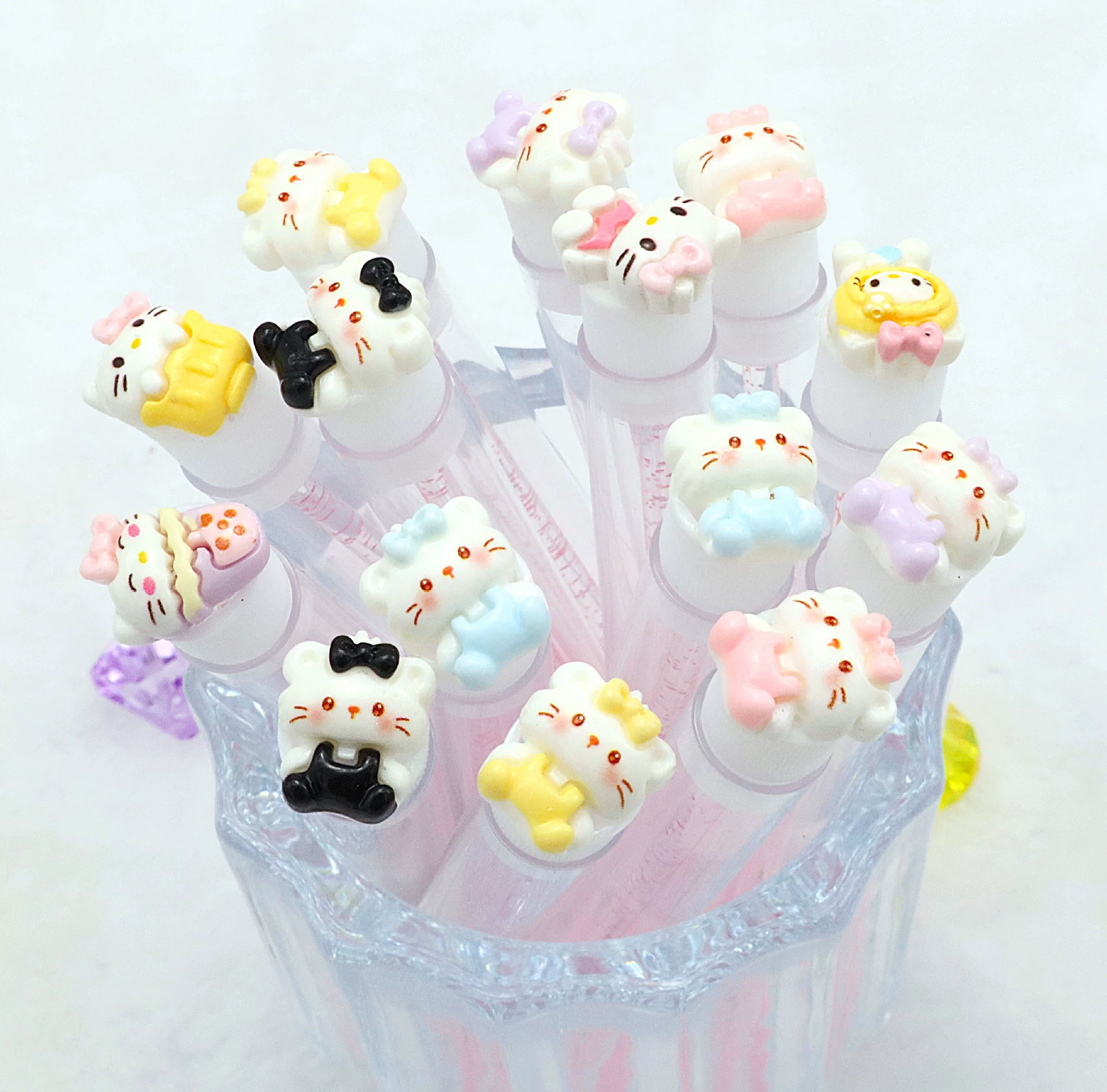 Eyelash Brush (Hello Kitty) Cartoon Mascara Wand, 11.3 cm, assorted character toppers