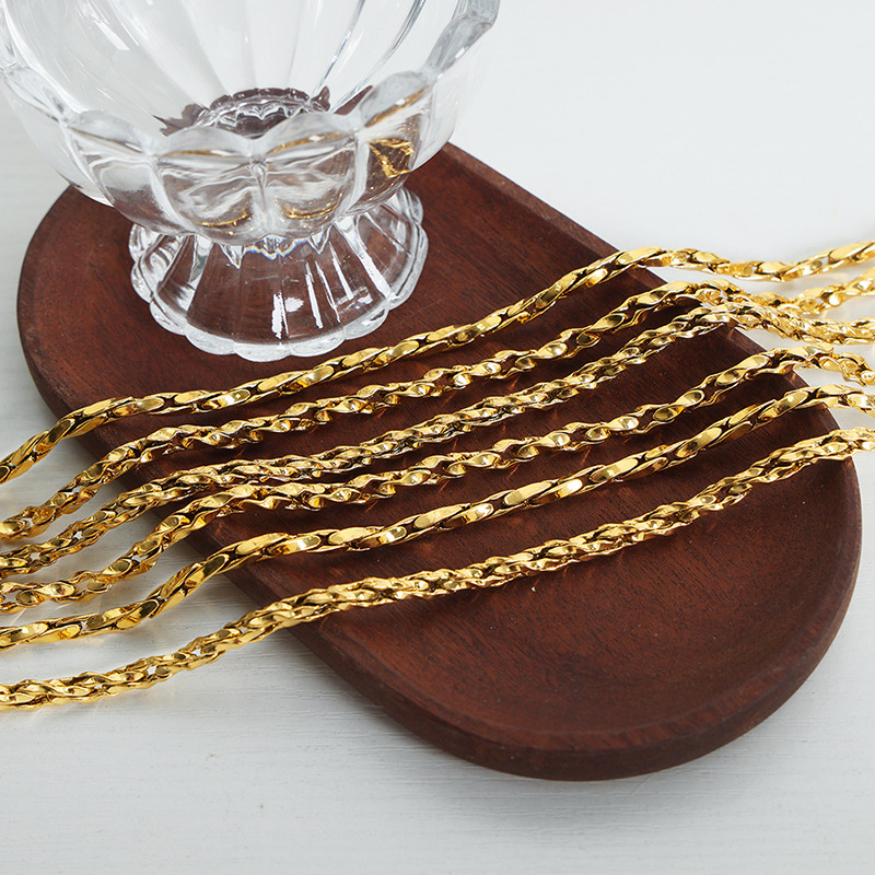 Barroco Cadena de clavícula titanio acero 18K oro reina madre collar luz lujo nicho punk pulsera versátil temperamento joyería