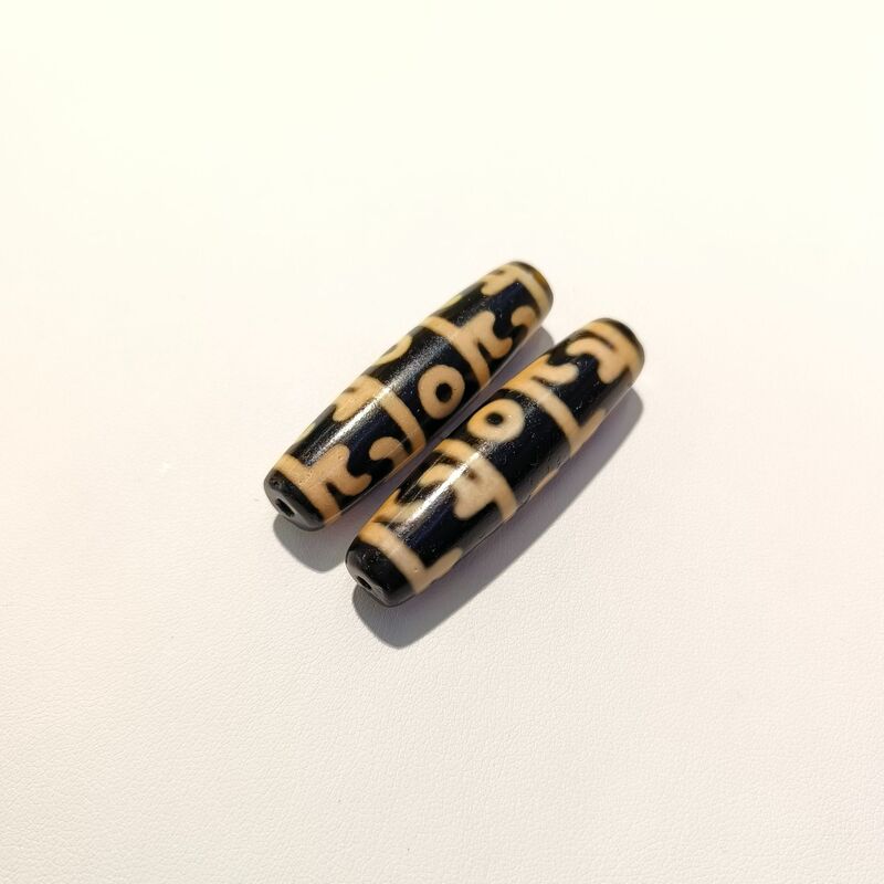 純白黒パルプ、風化九目三目加工 48×13.5mm 天珠歯黄色パルプ【A級】|undefined