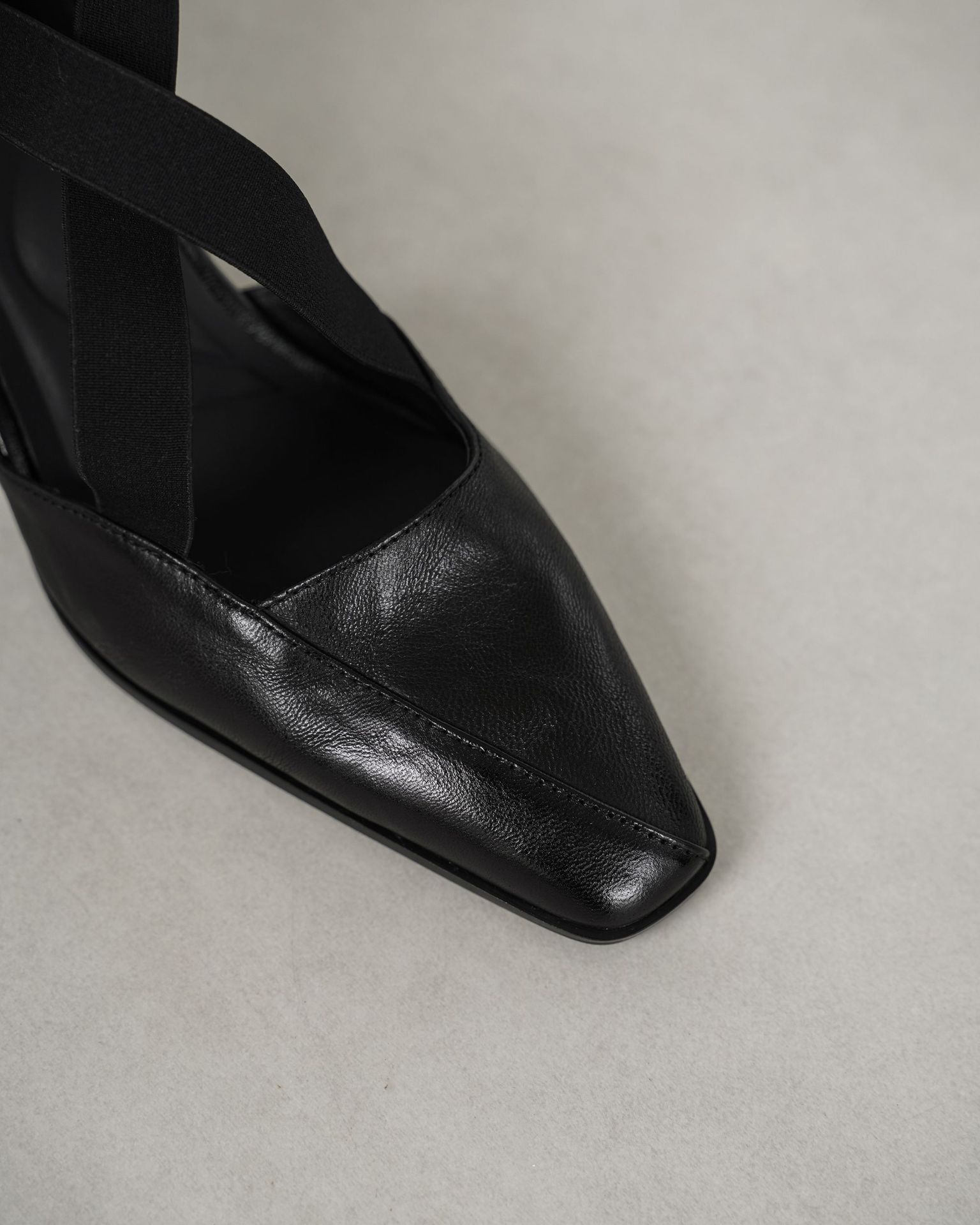 Sandal cao gót nữ da cừu mũi trùm cổ điển, gót vuông ổn định, quai thun co giãn — đen chi tiết 19