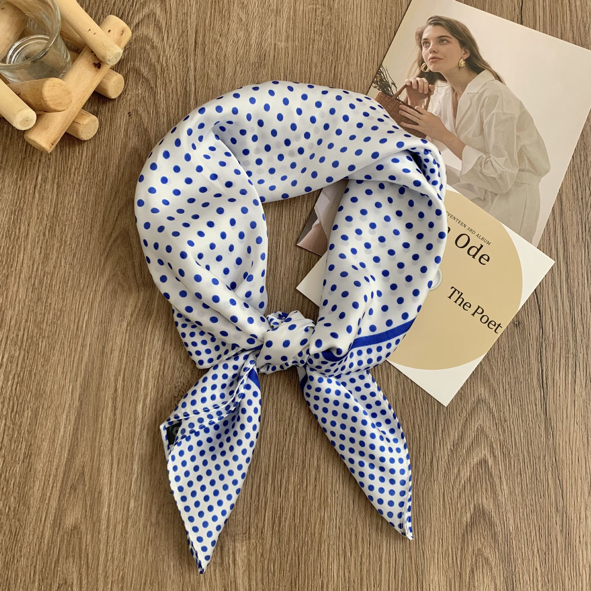 70*70 lunares pequeño pañuelo cuadrado femenino primavera y verano nuevo estilo coreano todo-fósforo protector solar protección del cuello bufanda bolso de moda pañuelo pañuelo de seda