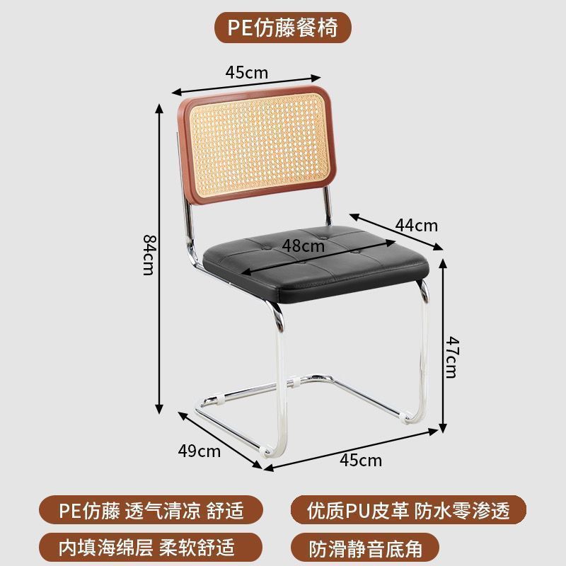 글로시한 블랙 쿠션