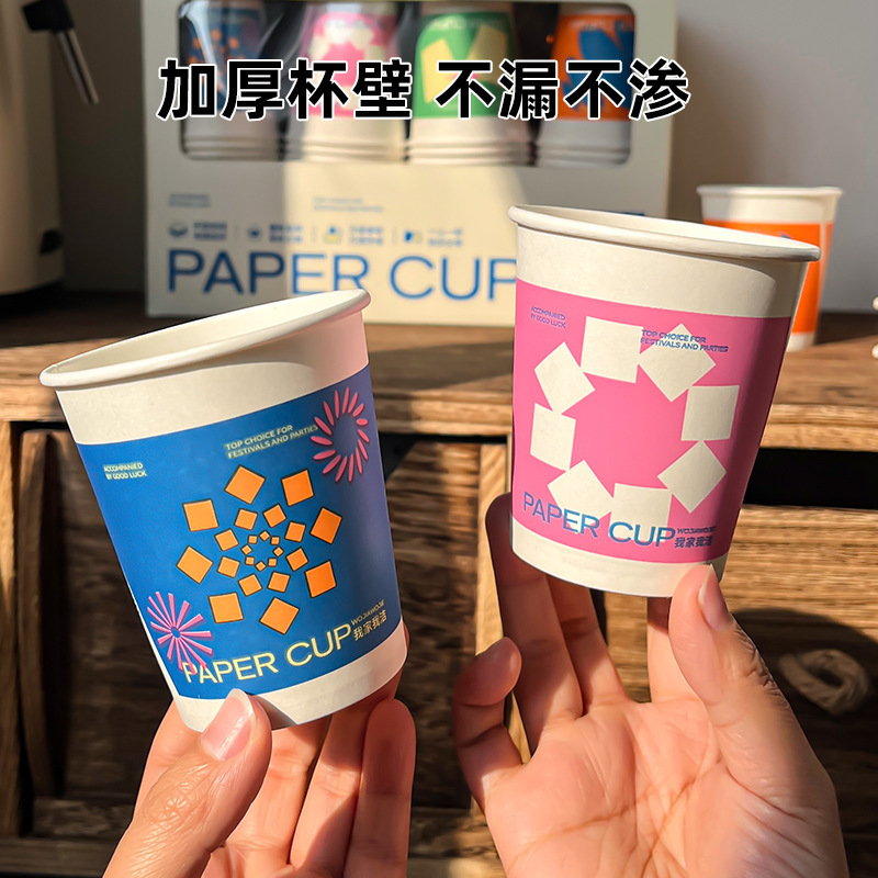 新年の使い捨てコップの食品級の紙コップは家庭用の接客カップを厚くします。|undefined