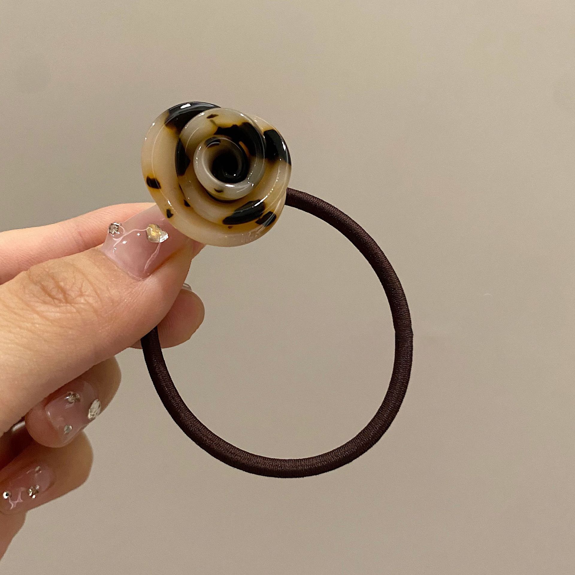 Hårsnodd med rosblomma för damer sött akrylhårband hästsvans_voghion.com