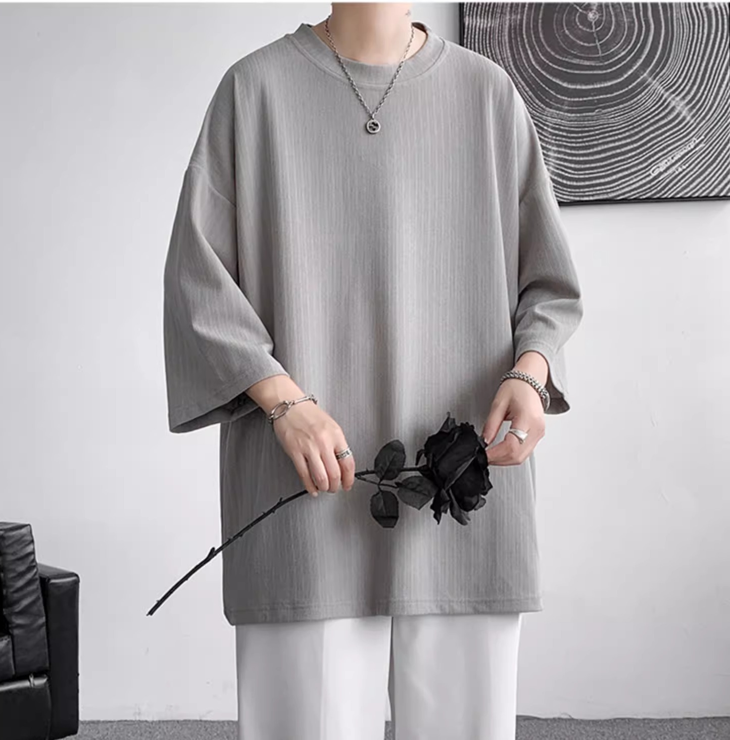 짙은 회색