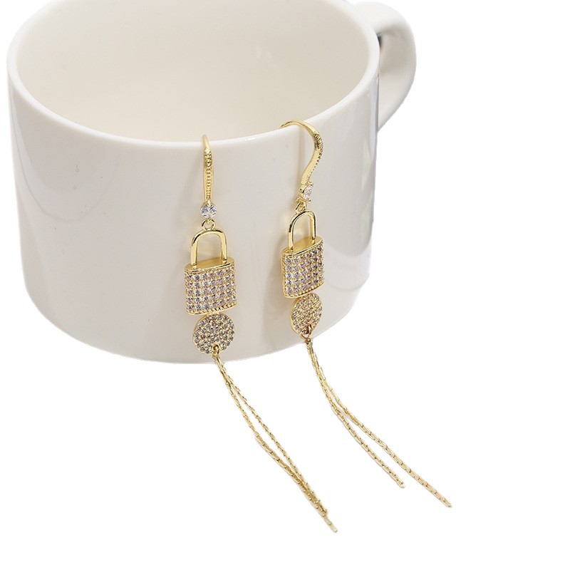 Pendientes de gancho de alta gama con borlas largas y diseño de candado, de moda, ecológicos, con microincrustaciones de circonita y chapado en oro.