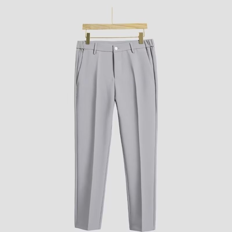 スーツのスーツの男性の韓国版の修身のごろつきはかっこいいです。