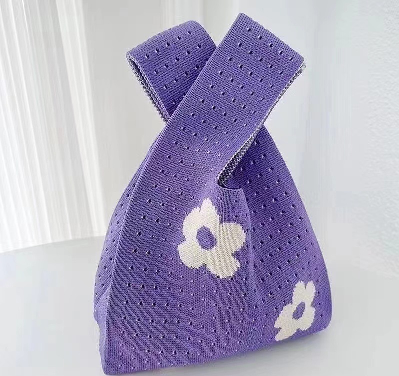 속이 빈 꽃 보라색