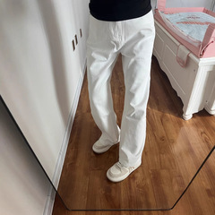 白い曲がりくねったナイフのジーパンの男性のタイプの夏のアメリカの高い街のvibeズボンのcleanfitはやせています。