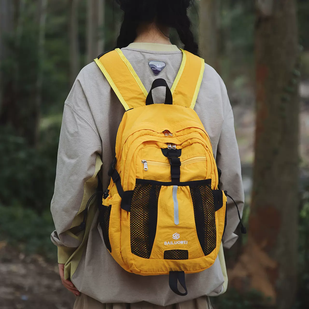 新款小众设计户外双肩包大容量防泼水登山包个性骑行运动旅行背包