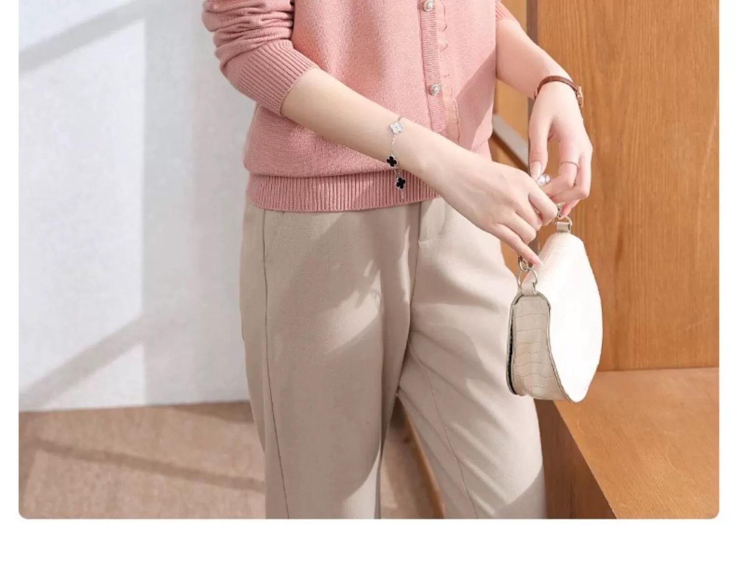 Spring new fashionable fashionable middle-aged and elderly women's lace lace collar bottoming shirt mother's inner sweater