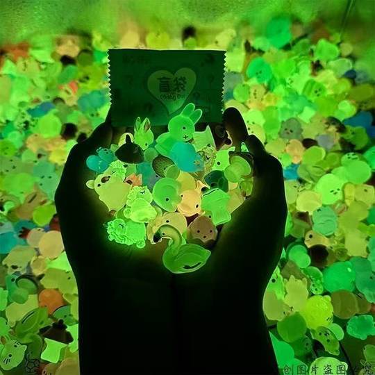 Glow-In-The-Dark Tiktok Influencer Gift Blind Bag Trendy Blind Box Glow-In-The-Dark Small Animal Mixed Children's Toys