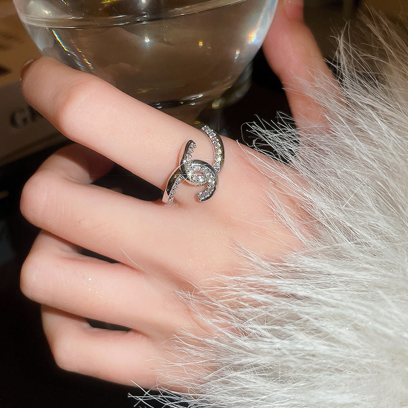 Corea del Sur ins triángulo circón anillo abierto nicho creativo versátil anillo de dedo índice elegante lujo ligero accesorios de alto sentido