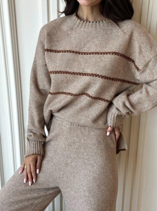 Ensemble pull ample et décontracté à manches longues et col rond pour femme, composé d'un haut et d'un pantalon. Finitions colorées. Idéal pour l'automne et l'hiver._voghion.com