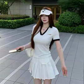 现货高品质MU家v领小翻领polo衫+百褶裙套装女百搭学院风夏季新款