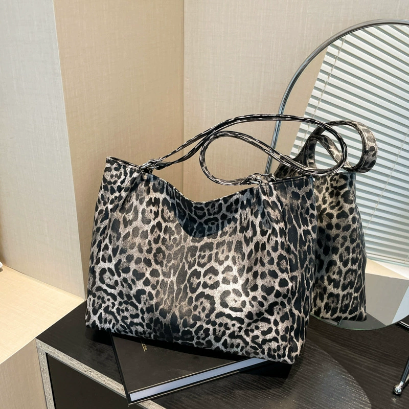 Retro capacious shoulder bag one shoulder, city style, for students