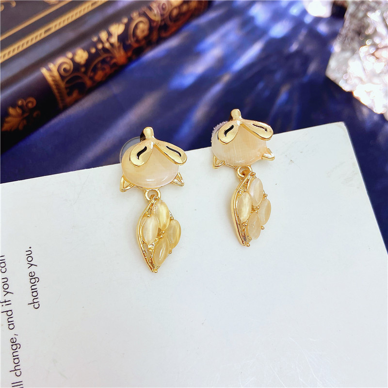Korea Golden Geometric Fox Earrings display picture 3