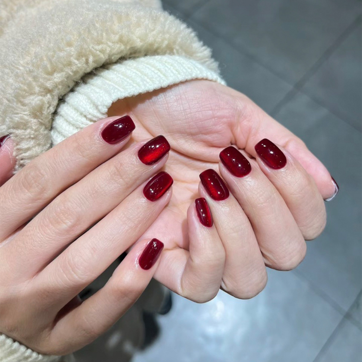 Año Nuevo usar uñas de alta calidad 10 piezas de tamaño rojo oscuro ojos de gato uñas falsas puras para vender manicuras