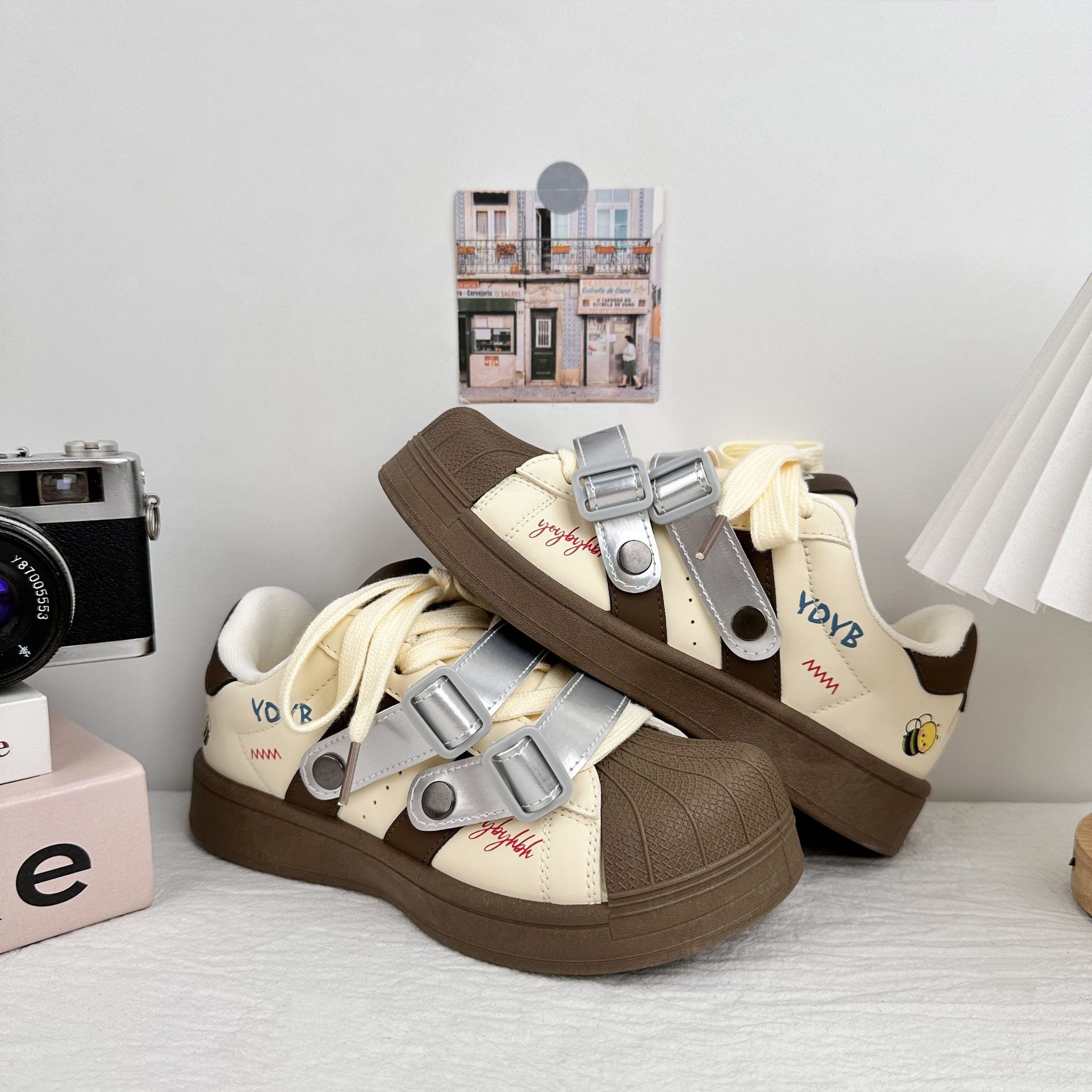 Zapatos de pan de soleas gruesas de larga onda de zapatos de mujer de principios de otoño de 2025 zapatos de pizarra casuales de estilo chic