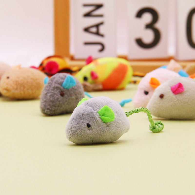 ぬいぐるみの薬草のシミュレーションのネズミは猫のミントを含んで猫を笑わせます。|undefined