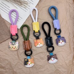 子猫の車のキーはアメリカのレトロなカバンのジーパンのペンダントを掛けます。