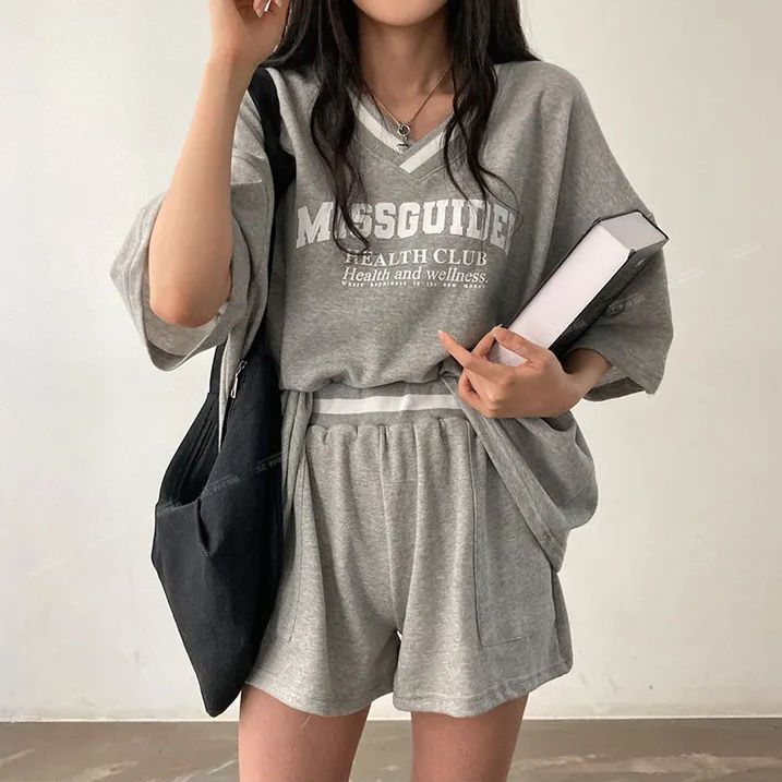 회색