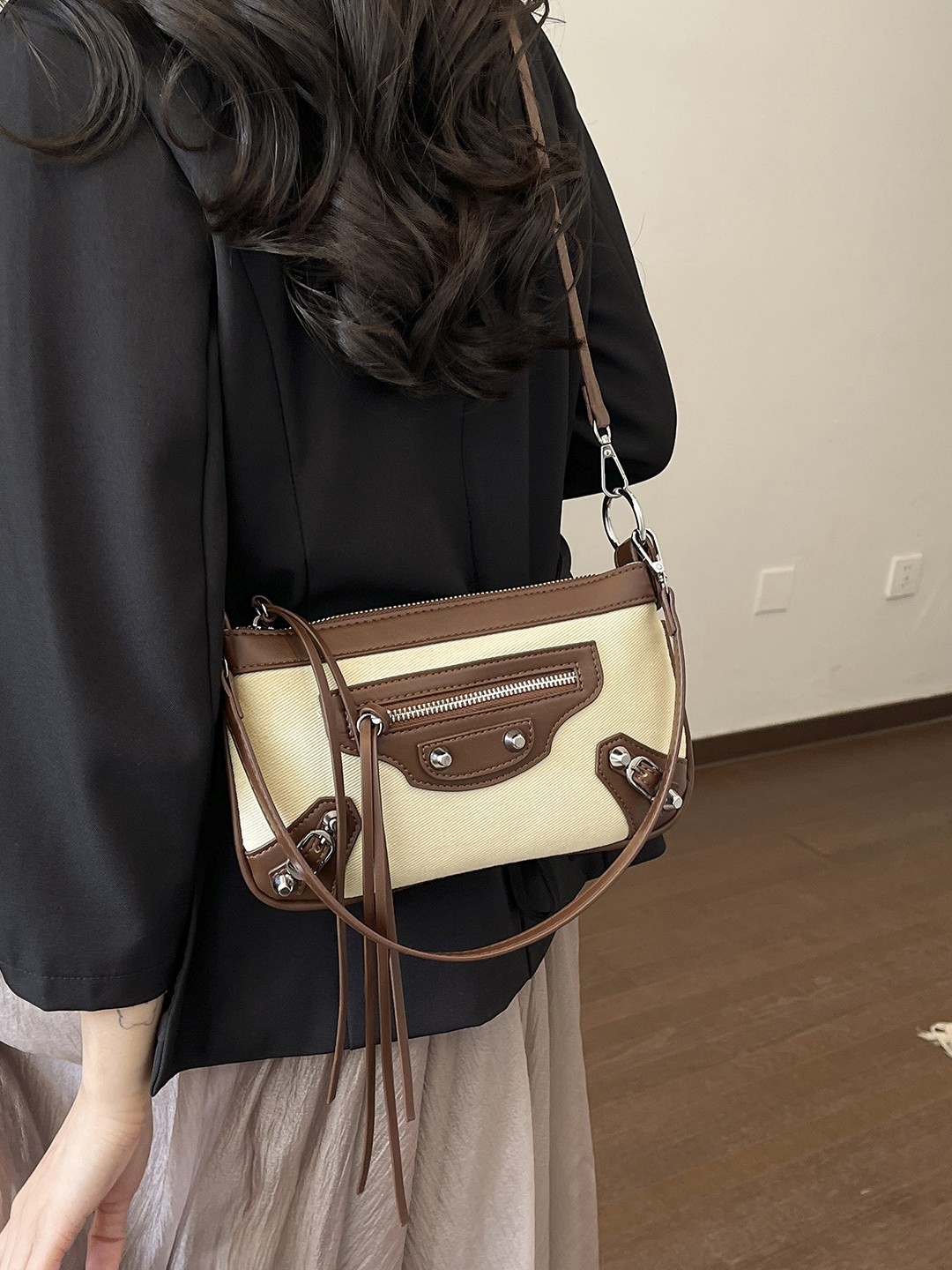 Bolso de mujer 2026 nueva moda transfronteriza bolso de color pequeño bolso de brazo nicho bolso de textura alta de hombro mochila
