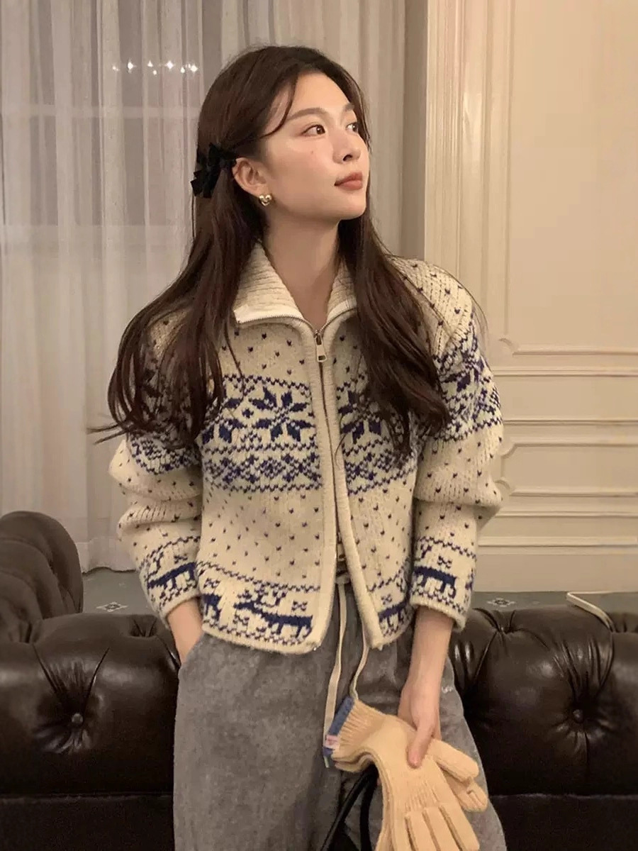 Demi-season retro short knitted cardigan with zipper