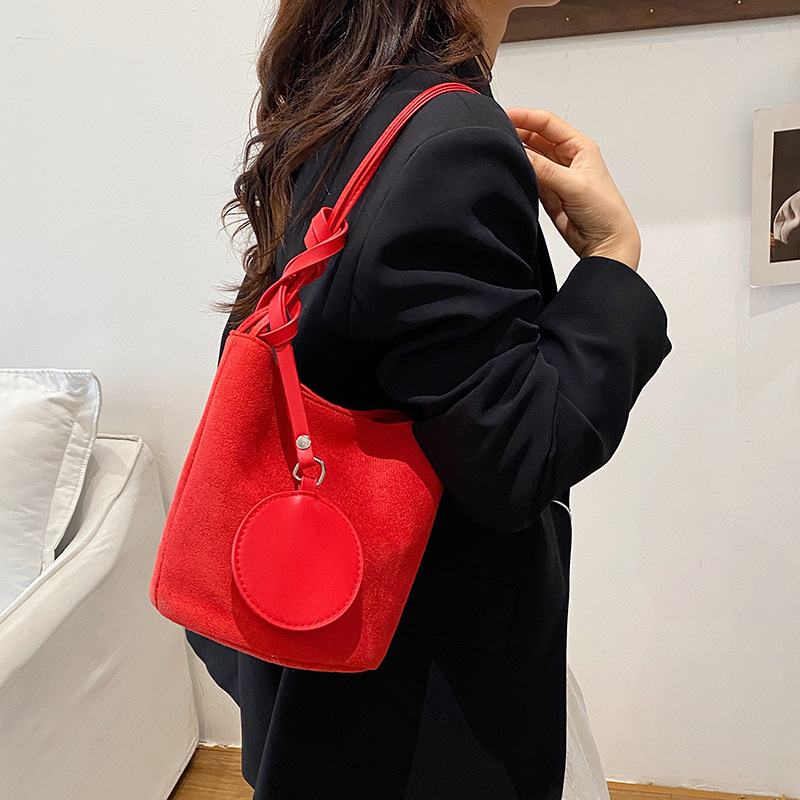鹿皮绒手提水桶包包女2025新款纯色百搭腋下包韩版百搭纯色单肩包|undefined